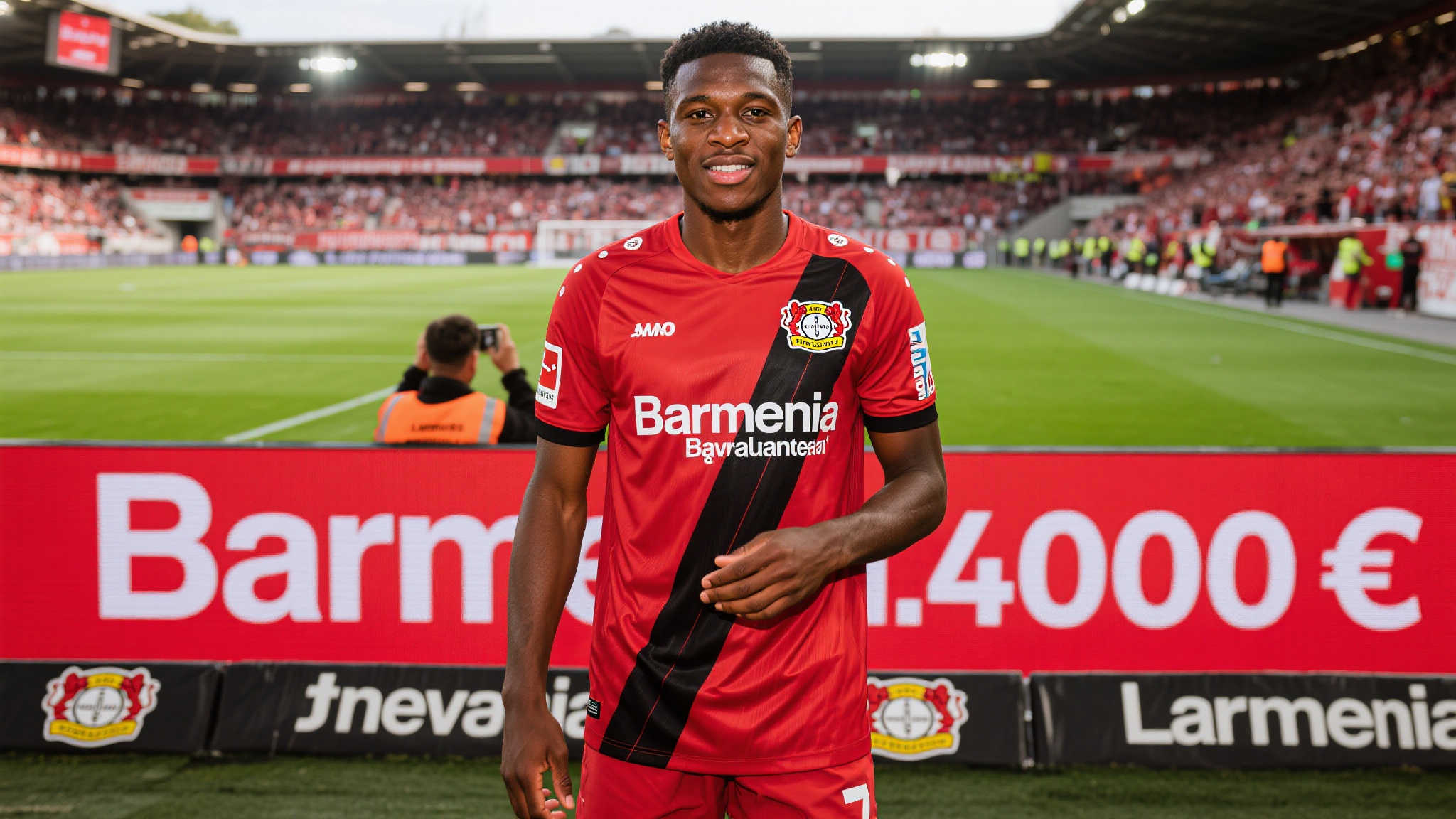 夸安萨4000万欧加盟勒沃库森,签约至2030年 夸安萨4000万欧加盟勒沃库森,签约至2030年